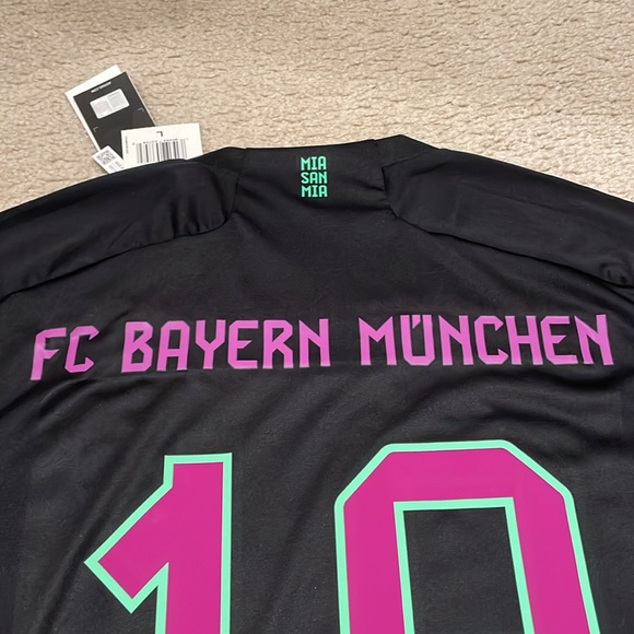 Men's Adidas Davies Bayern Munich Away Jersey 23/24 size L NWT - Picture 8 of 9